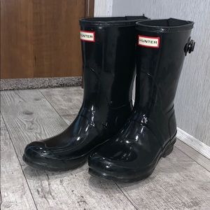 Black adjustable hunter boots